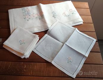 tovaglia e tovaglioli in lino ricamo colorato