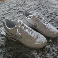scarpe nike bianche logo metallizzato