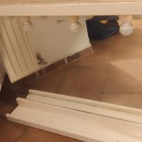 Specchiera con luci e portaoggetti