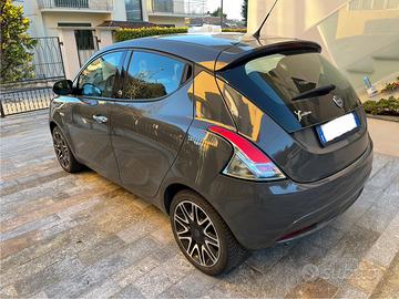 Lancia Y - Ypsilon  1.2 silver ecochic GPL