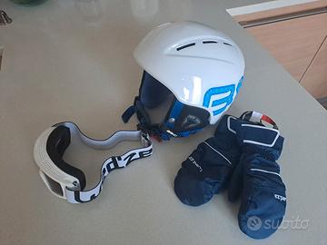 casco, muffole e occhiali sci