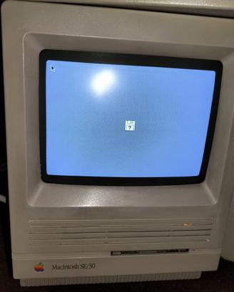 MACINTOSH SE/30 COMPLETO DI MOUSE E TASTIERA