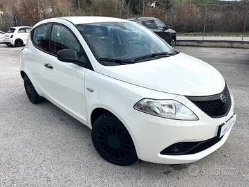 Lancia Ypsilon 1.2 69 CV 5 porte S&S Black and Noi