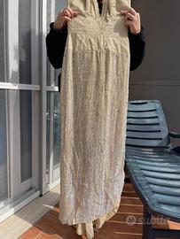 Vestito di teatro con paillettes e perline