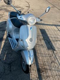 Vespa Lx 125 Grigio metallizzato