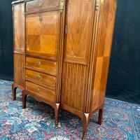 Antico mobile con secretaire