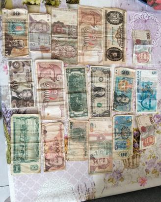 Collezione di banconote e francobolli