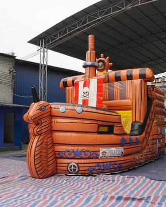 Scivolo gonfiabile tema galeone per bambini