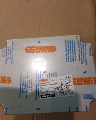 due cassette di derivazione gewiss 190x140x140