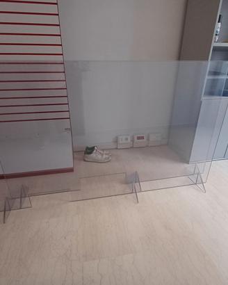 Divisori per negozio in plexiglass