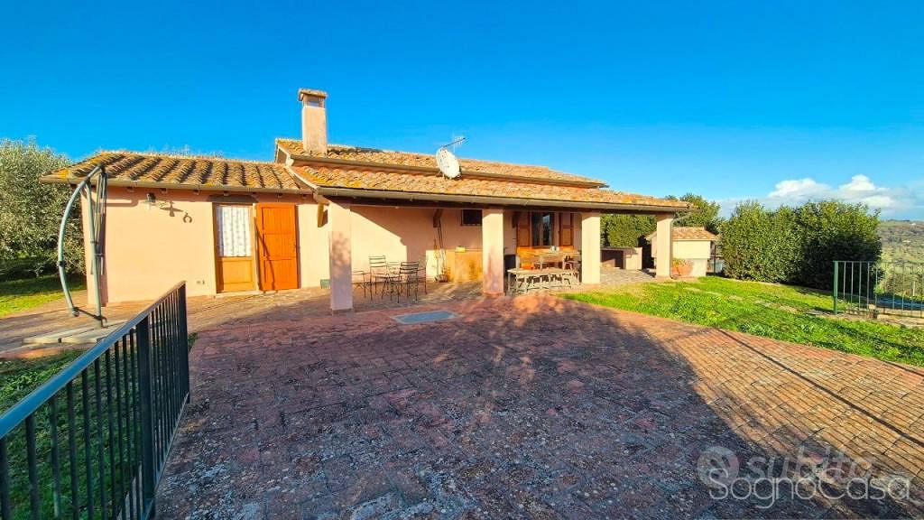 Rustico / Casale di 129 m² con 3 locali e box auto - Vista 4