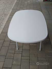 Tavolo robusto e pieghevole