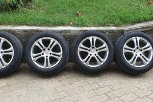 Cerchi in lega 8j x 17 H2 con pneumatici