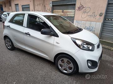 Kia Picanto modello 2013 neopatentati pochi Km!!!