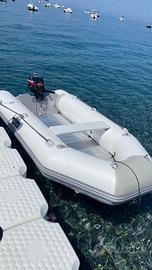 Gommone con paiolato in alluminio completo di mote