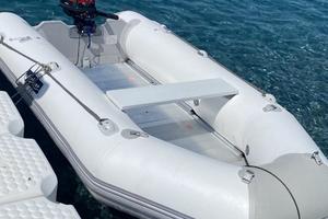 Gommone con paiolato in alluminio completo di mote