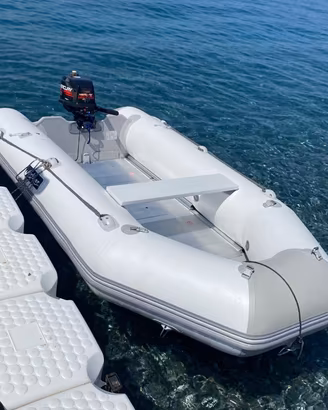 Gommone con paiolato in alluminio completo di mote