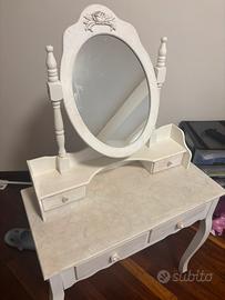 postazione trucco + comodino