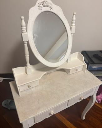 postazione trucco + comodino