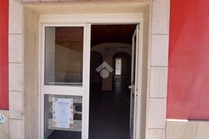 NEGOZIO A PARTINICO