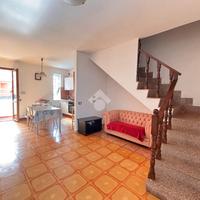 VILLA A SCHIERA A ANZIO