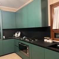 Cucina fatta a mano falegname verde salvia