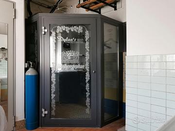 Cella refrigerata coibentata in vetro a vista