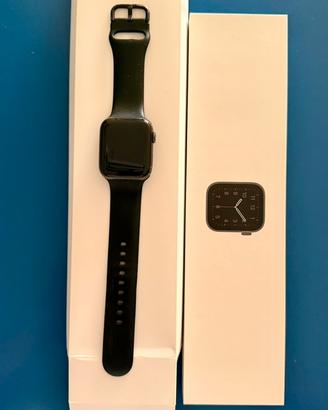 Apple watch SE, con cinturino nero