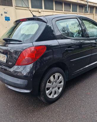 Peugeot 207 1.4 8V 75CV 5p. ONE Line
