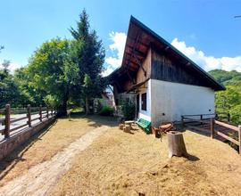 Baita con giardino privato in località montana