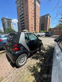 Smart fortwo CABRIO con CarPlay e retrocamera