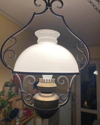 Lampadario antico in ferro battuto