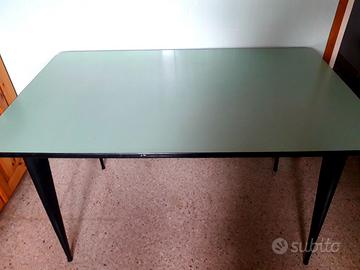 Tavolo vintage in formica verde con quattro sedie