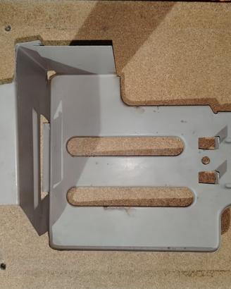 Fiat 126 vaschetta porta batteria