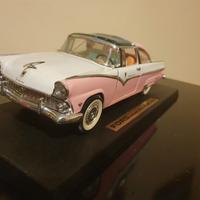 1:18 Ford Fairlane Crown Victoria 