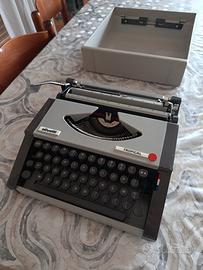 Macchina da scrivere olivetti