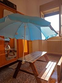 Tavolino con ombrellone