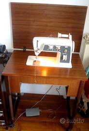 Macchina da cucire SINGER incorporata nel mobile