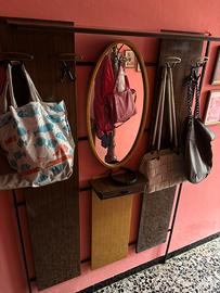 Appendi giacche e borsette vintage