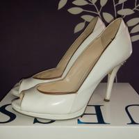 Scarpe Guess in vernice bianche n. 37