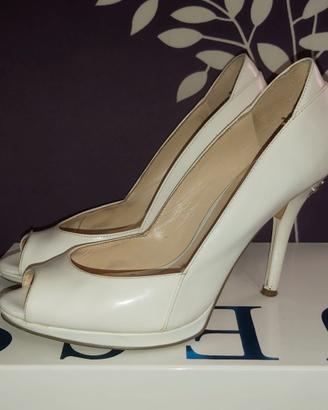 Scarpe Guess in vernice bianche n. 37