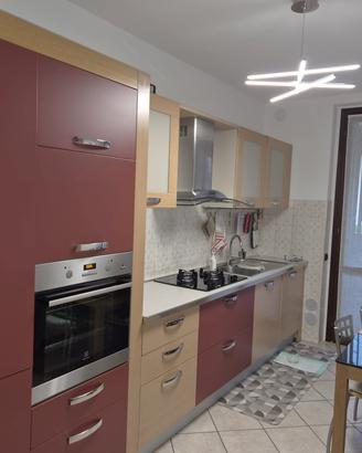 Cucina completa con elettrodomestici funzionanti
