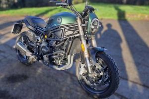 BENELLI Leoncino 800 .