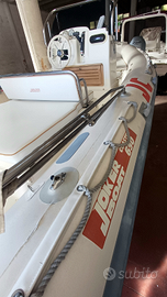 Joker coster 650 + evinrude etec 200cv