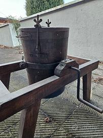 vecchio torchio per uva