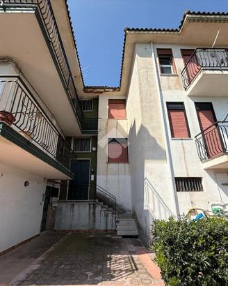 4 LOCALI A RIPOSTO