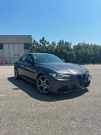 Alfa Romeo Giulia 2.2 150cv