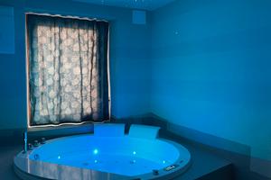 La Goille camera con vasca idromassaggio a Morgex