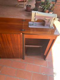 Macchina da cucito Necchi