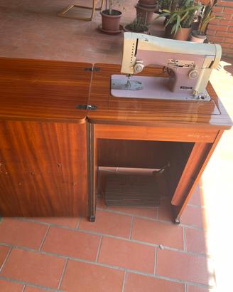 Macchina da cucito Necchi